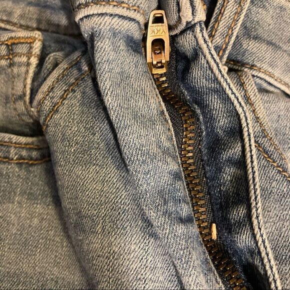 SNEAK PEEK Women’s (Juniors) High Rise Distressed Jeans Size 5 Blue - Picture 8 of 12